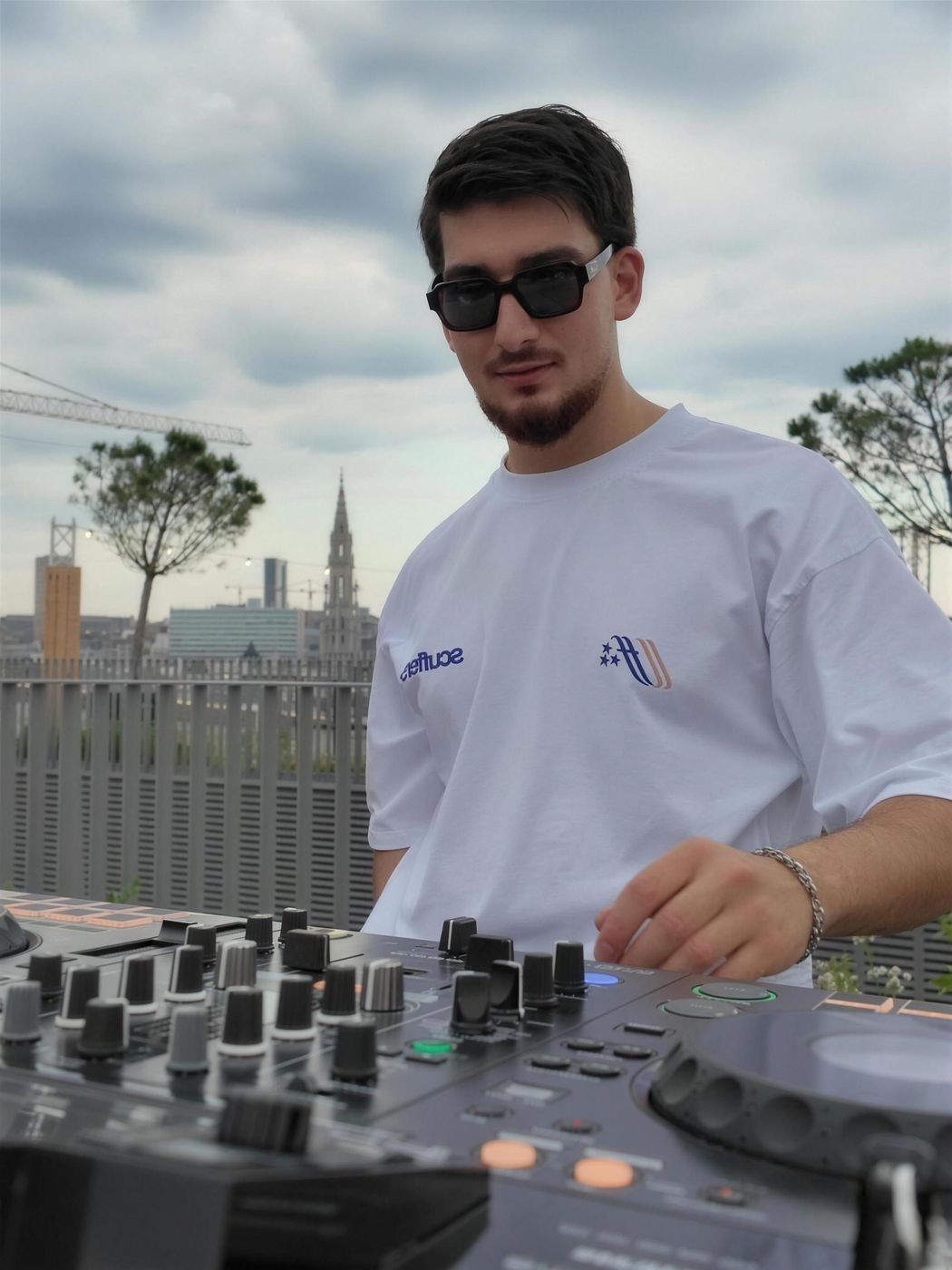SEYMEN mixing on a Brussels rooftop by day