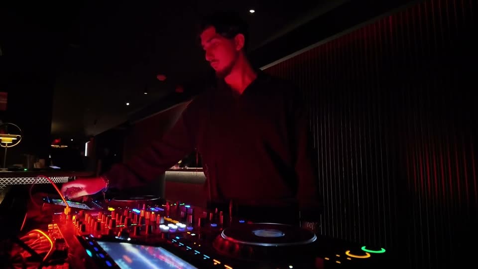 SEYMEN playing at Akai Brussels